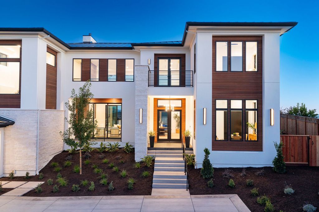 2240 Newgate Ct, Santa Rosa, California is an newly built exceptional house offers sweeping city light views over the resort style rear yard and the mountains beyond.