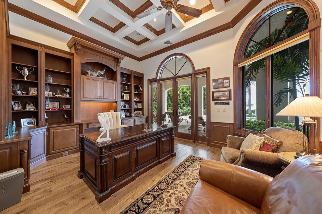 The Home in Naples, one of the most magnificent estates in Quail West situated in one of the most desirable locations in the community, the smart layout will delight at every turn is now available for sale. This home located at 5945 Sunnyslope Dr, Naples, Florida