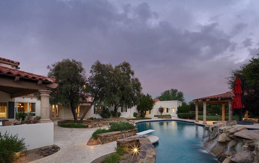 The Estate in Paradise Valley, an incredible home features a split floor plan, with all bedrooms en suite plus an exercise room, private office, cigar lounge & bar, and guest family room/library is now available for sale. This home located at 7740 N Mockingbird Ln, Paradise Valley, Arizona
