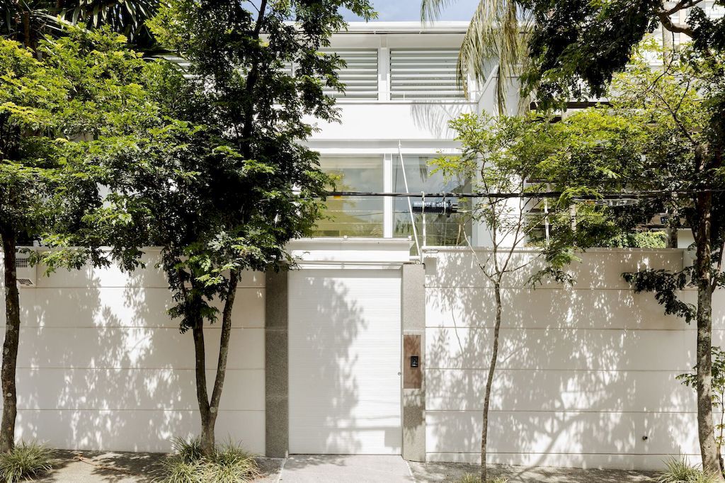 Shed House, a Perfect Comfortable Retreat by Consuelo Jorge Arquitetos