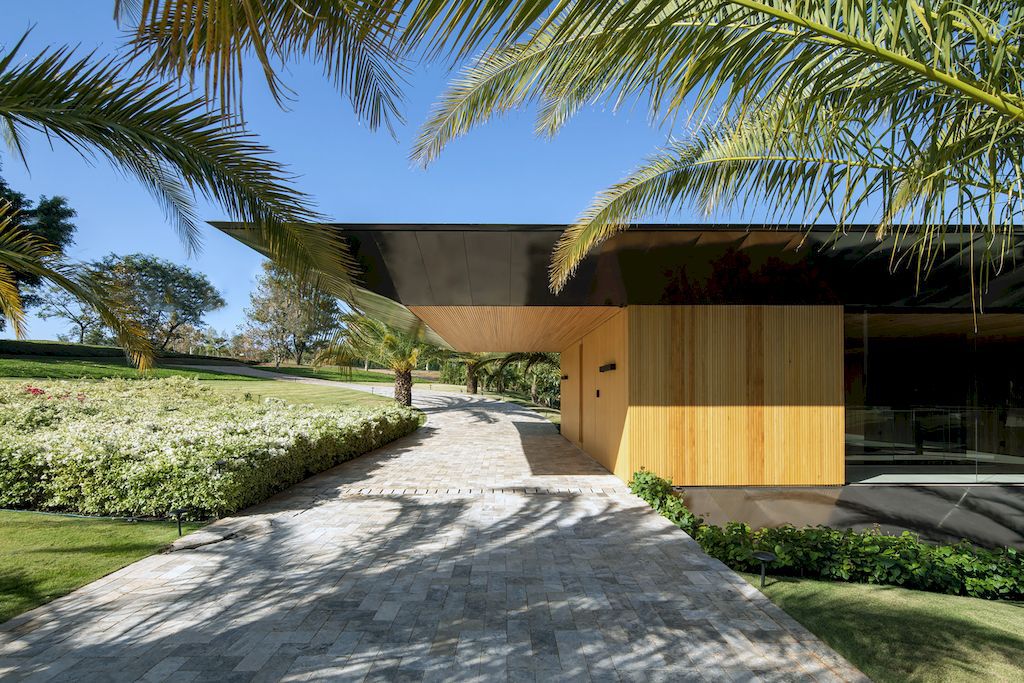 Sottile House, an Elegant Home in Brazil by Felipe Caboclo Arquitetura