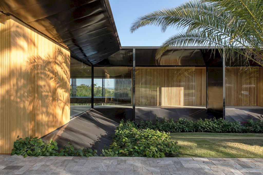 Sottile House, an Elegant Home in Brazil by Felipe Caboclo Arquitetura