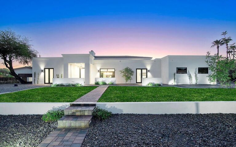 This $4.25 Million Newly Built Modern Home in Scottsdale has A Sprawling Backyard with Expansive Grass Area