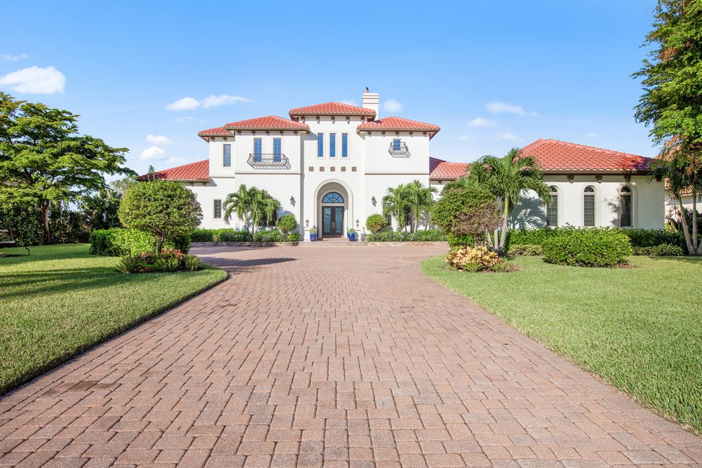 208 Audubon Boulevard, Naples, Florida is a beautiful estate designed for living life to the fullest and capable of accommodating a large family or multiple guests in total comfort.