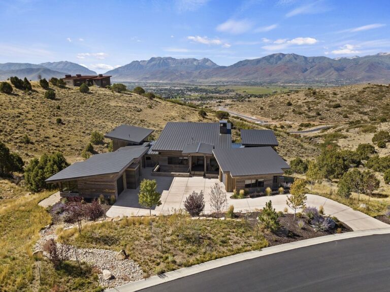 This $5.895M Stunning Mountain Retreat in Heber, UT Offers Magnificent ...