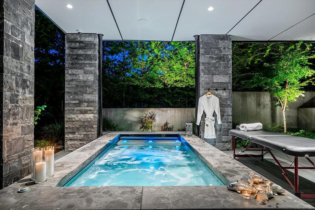 The Property in West Vancouver offers a wonderful indoor outdoor lifestyle providing one of the most sensational settings imaginable, now available for sale. This home located at 2550 Rosebery Ave, West Vancouver, BC V7V 2Z9, Canada