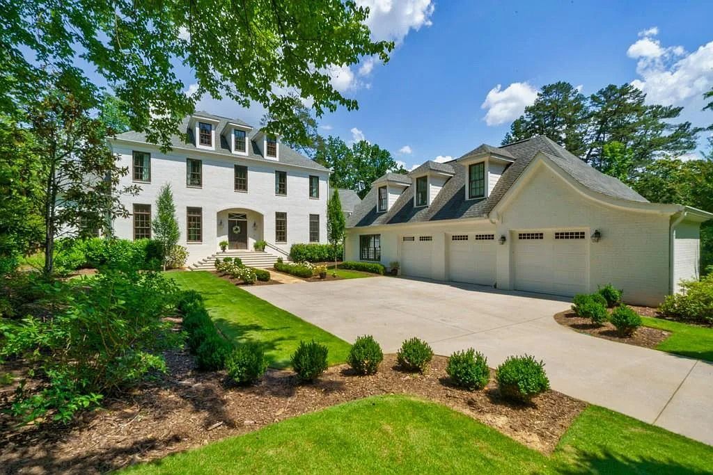 The Estate in Atlanta is a luxurious home set on a beautifully manicured lot which is perfect for entertaining now available for sale. This home located at 2799 Mabry Rd, Atlanta, Georgia; offering 06 bedrooms and 06 bathrooms with 6,100 square feet of living spaces. 