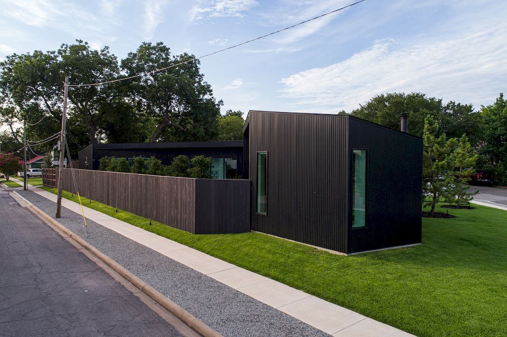 3-Edge Residence, a Bold, yet Subtle Single-story Home by FAR + DANG