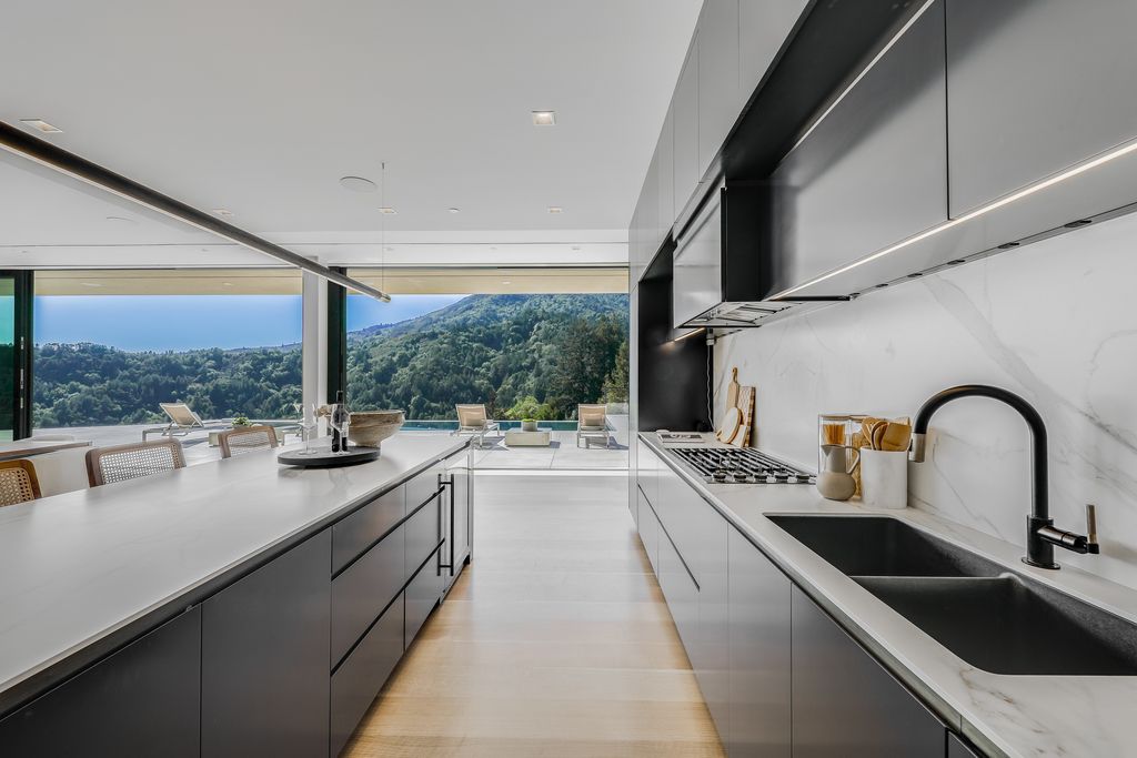 70 Ridgecrest Road, Kentfield, California is an architectural work of art on one of Marin County's most coveted sites with features include infinity edge pool, in ground spa, state of the art outdoor kitchen, fire pit, multiple lounging areas.