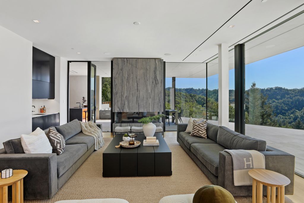 70 Ridgecrest Road, Kentfield, California is an architectural work of art on one of Marin County's most coveted sites with features include infinity edge pool, in ground spa, state of the art outdoor kitchen, fire pit, multiple lounging areas.