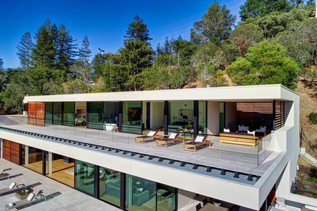 70 Ridgecrest Road, Kentfield, California is an architectural work of art on one of Marin County's most coveted sites with features include infinity edge pool, in ground spa, state of the art outdoor kitchen, fire pit, multiple lounging areas.