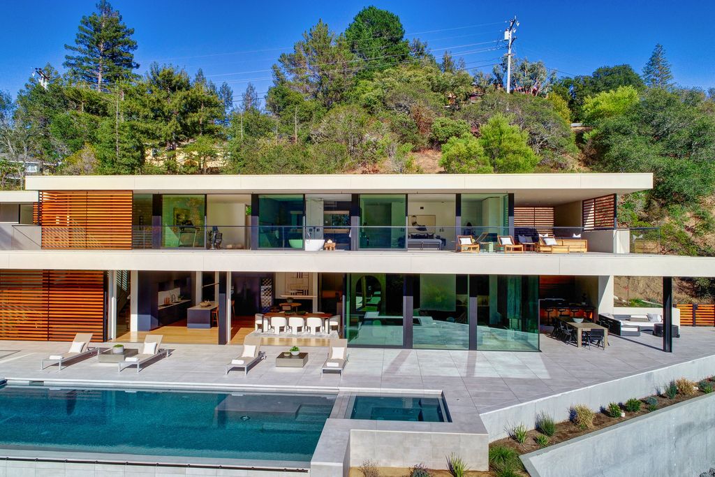 70 Ridgecrest Road, Kentfield, California is an architectural work of art on one of Marin County's most coveted sites with features include infinity edge pool, in ground spa, state of the art outdoor kitchen, fire pit, multiple lounging areas.