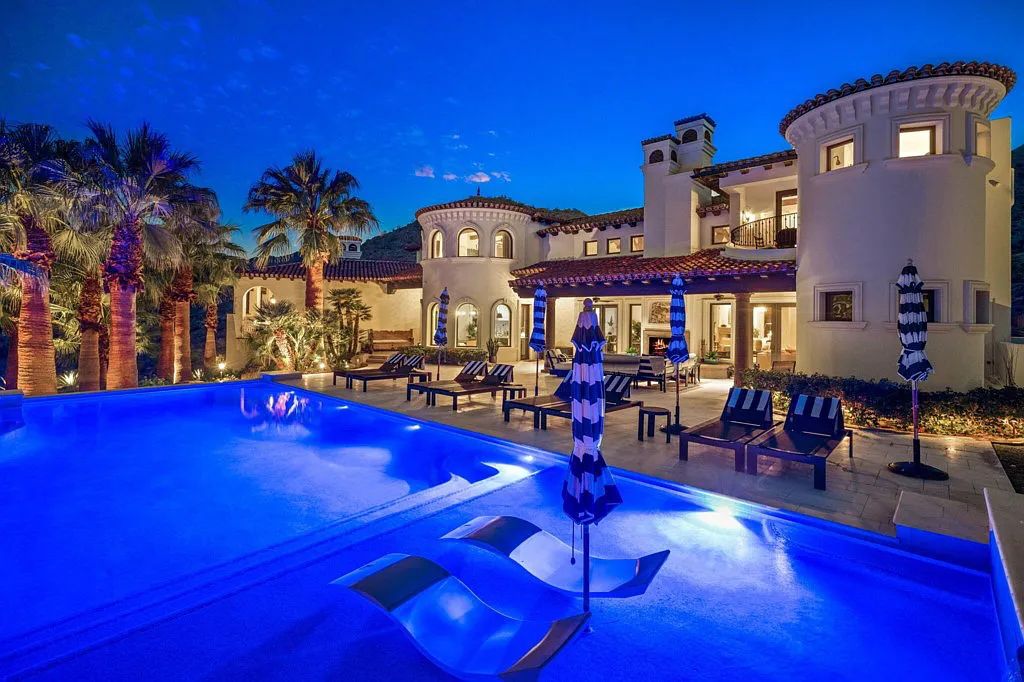71375 Cholla Way, Palm Desert, California is a one of a kind property in the South Palm Desert neighborhood of Cahuilla Hills offers dramatic panoramic views of the mountains, golf courses and down valley that are stunning day and night. 