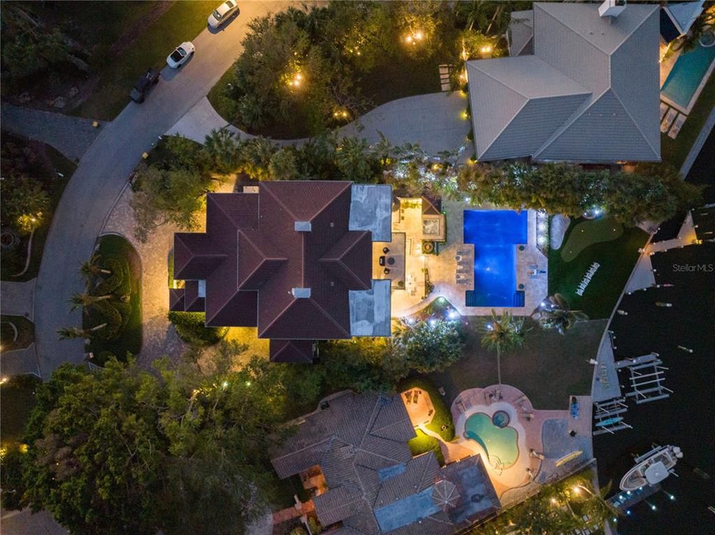 799 Freeling Drive, Sarasota, Florida is a one-of-a-kind estate situated on one of the most desirable streets on Bay Island at the north end of Siesta Key just minutes from the Gulf of Mexico with no fixed bridges.
