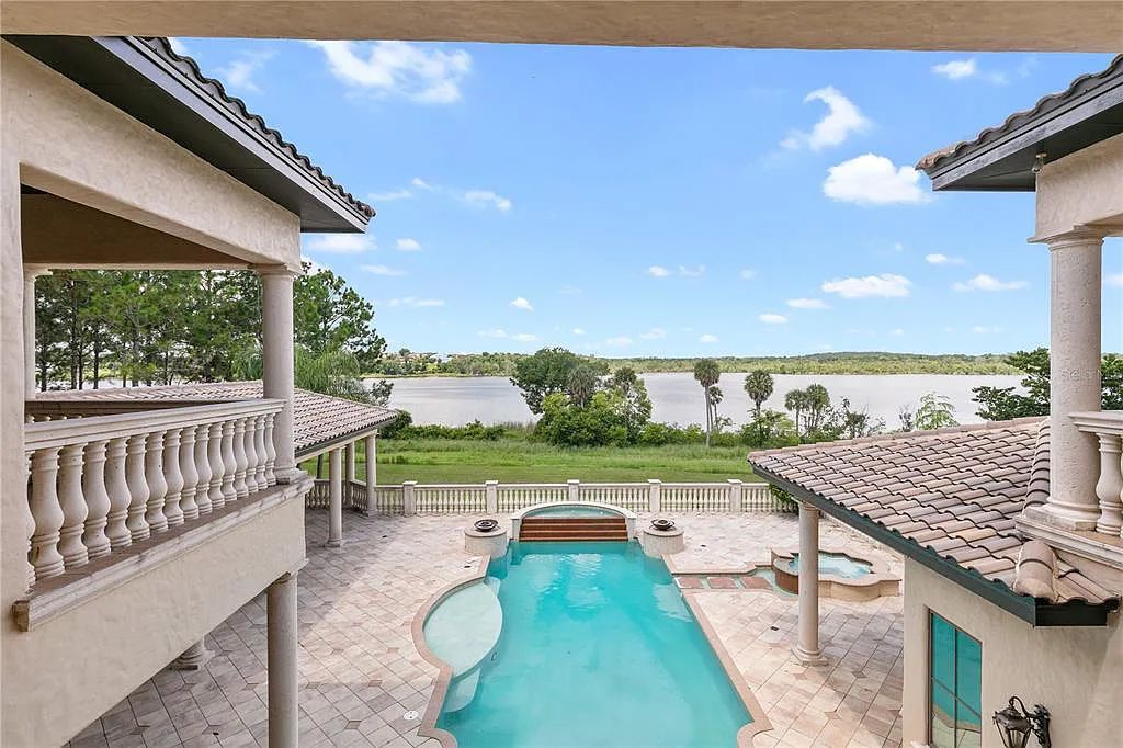 16716 Artimino Loop, Bella Collina, Florida is a one of a kind estate in the guard gated and sought after Bella Collina Golf Community spreading out over 1,900 acres of rolling hills and freshwater lakes.