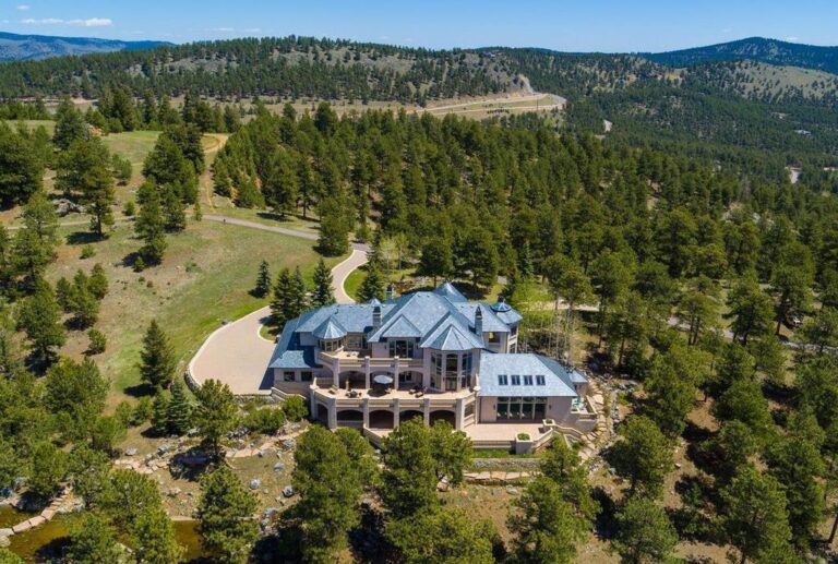 A Stunning Gated Home Sitting Atop 9+ Acres with Breathtaking Views Seeks $4.3 Million in Evergreen, Colorado