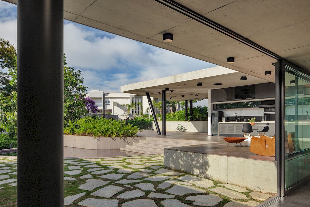 A3L House with Outside Living Connection Design by Obra Arquitetos