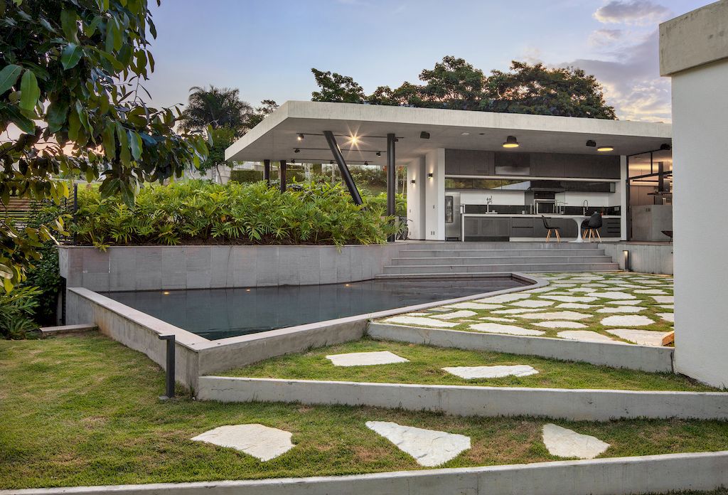 A3L House with Outside Living Connection Design by Obra Arquitetos