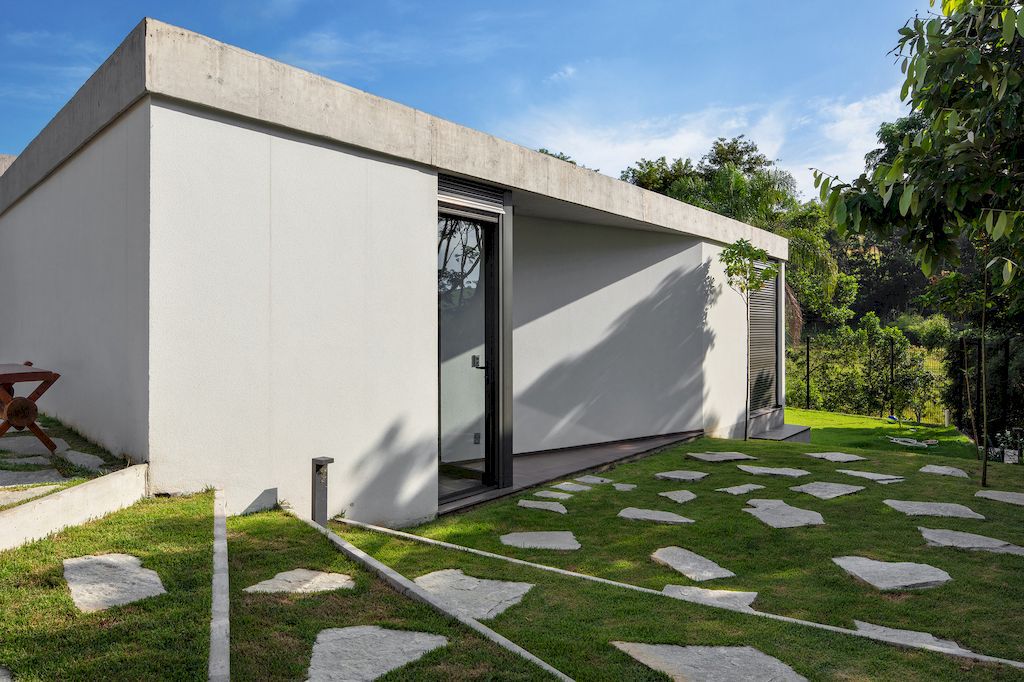 A3L House with Outside Living Connection Design by Obra Arquitetos