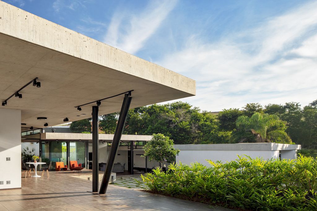 A3L House with Outside Living Connection Design by Obra Arquitetos