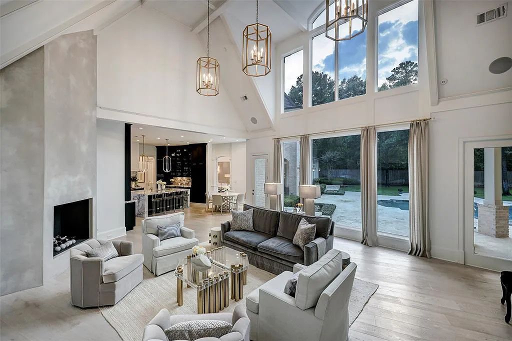 11526 Shadow Way Street, Houston, Texas is an exceptional gated property with spectacular living areas and dining room overlook to serene setting and pool, sophisticated interiors featuring a series of luminous open spaces. 