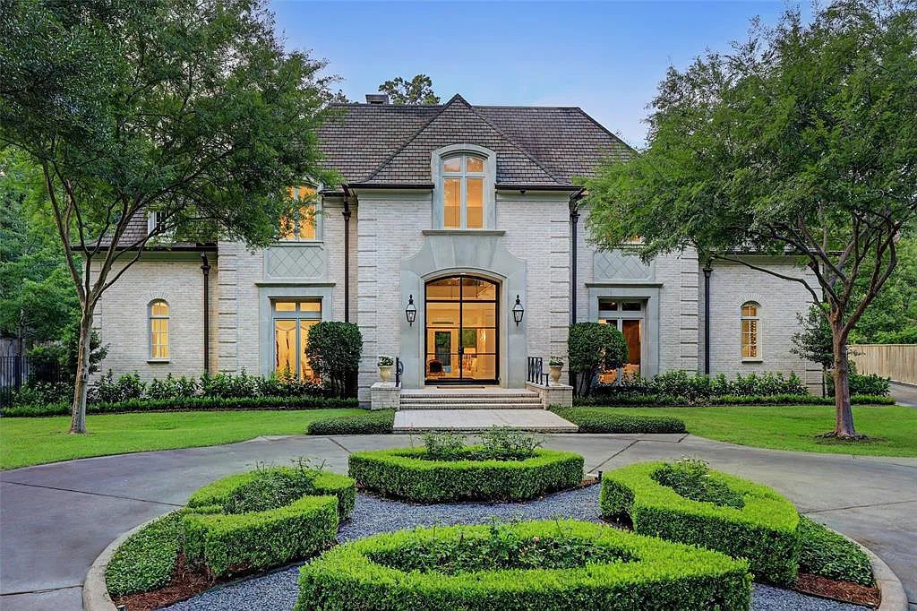 11526 Shadow Way Street, Houston, Texas is an exceptional gated property with spectacular living areas and dining room overlook to serene setting and pool, sophisticated interiors featuring a series of luminous open spaces. 