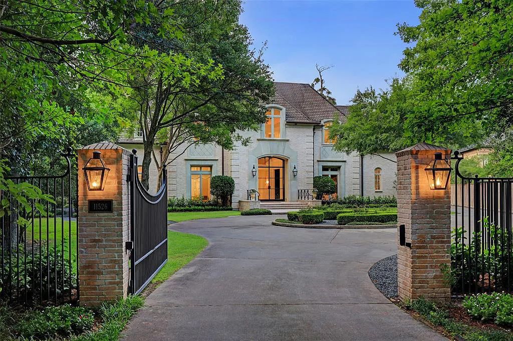 11526 Shadow Way Street, Houston, Texas is an exceptional gated property with spectacular living areas and dining room overlook to serene setting and pool, sophisticated interiors featuring a series of luminous open spaces. 