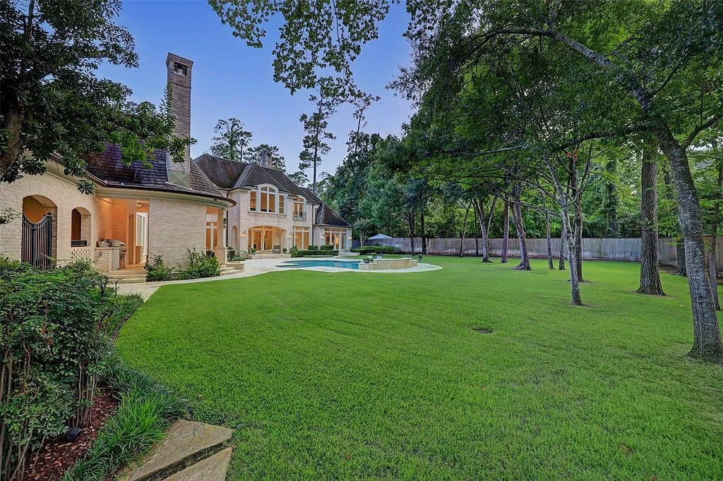 11526 Shadow Way Street, Houston, Texas is an exceptional gated property with spectacular living areas and dining room overlook to serene setting and pool, sophisticated interiors featuring a series of luminous open spaces. 