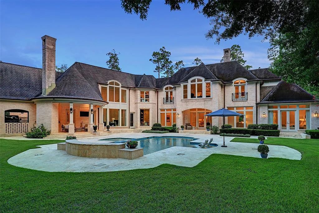 11526 Shadow Way Street, Houston, Texas is an exceptional gated property with spectacular living areas and dining room overlook to serene setting and pool, sophisticated interiors featuring a series of luminous open spaces. 