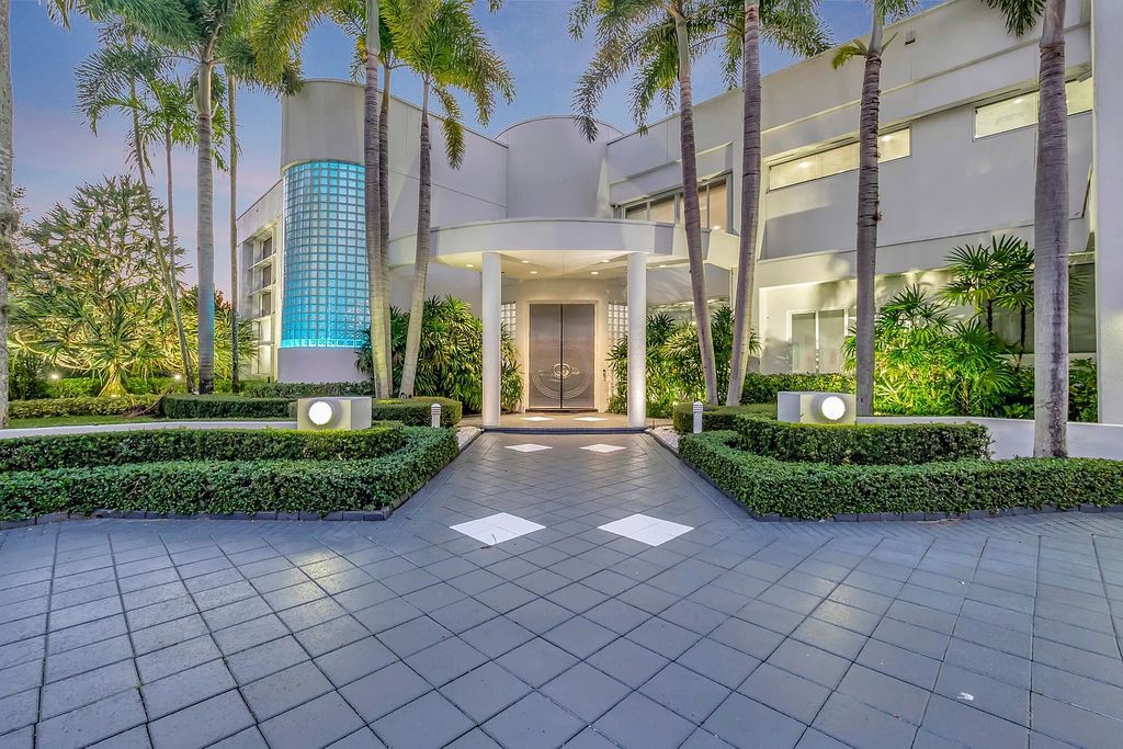 5297 Princeton Way, Boca Raton, Florida is an architectural marvel with deco-modern design and excess of natural sunlight built for entertaining, located in the prestigious Princeton Estates. 