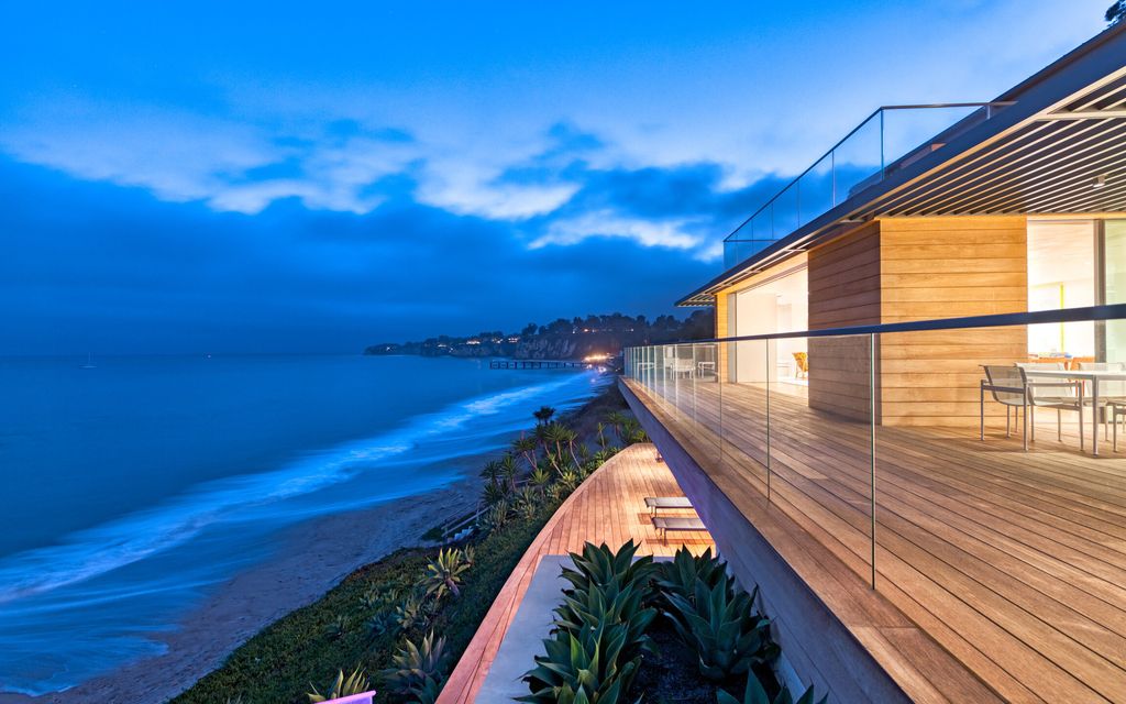 28034 Sea Lane Drive, Malibu, California is a modern estate designed by architect William Hefner and interiors designed by Billy Cotton embraces the Malibu lifestyle in a gated community on a private road.