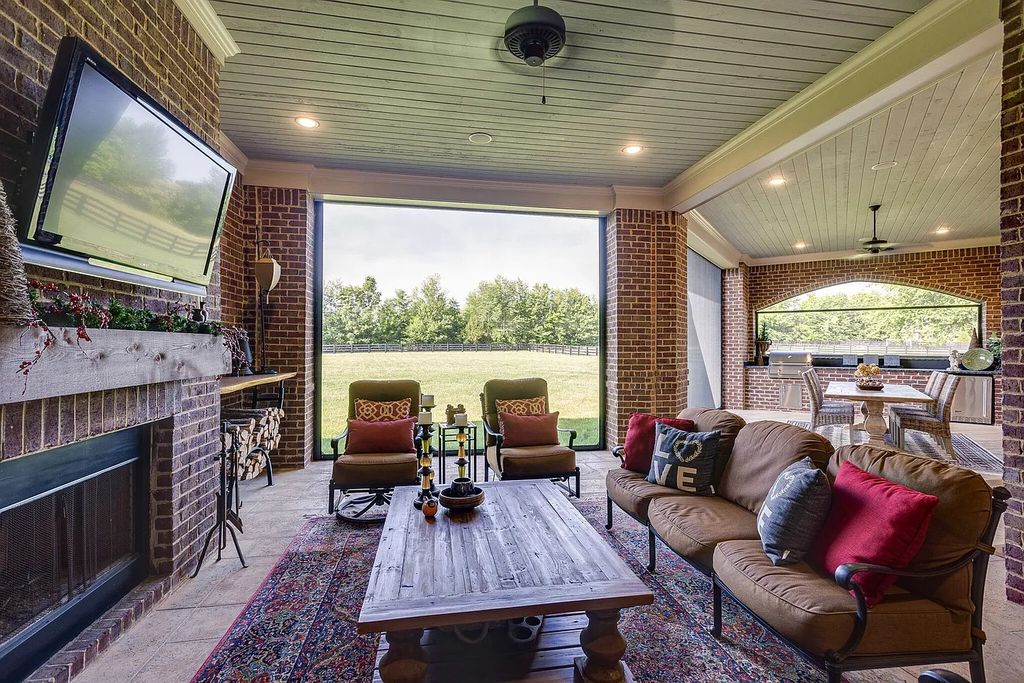 The Estate in Franklin is a luxurious home set on prefect location with incredible outdoor living area now available for sale. This home located at 1014 Buena Vista Dr, Franklin, Tennessee; offering 05 bedrooms and 06 bathrooms with 6,978 square feet of living spaces.