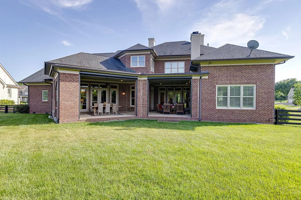 The Estate in Franklin is a luxurious home set on prefect location with incredible outdoor living area now available for sale. This home located at 1014 Buena Vista Dr, Franklin, Tennessee; offering 05 bedrooms and 06 bathrooms with 6,978 square feet of living spaces.