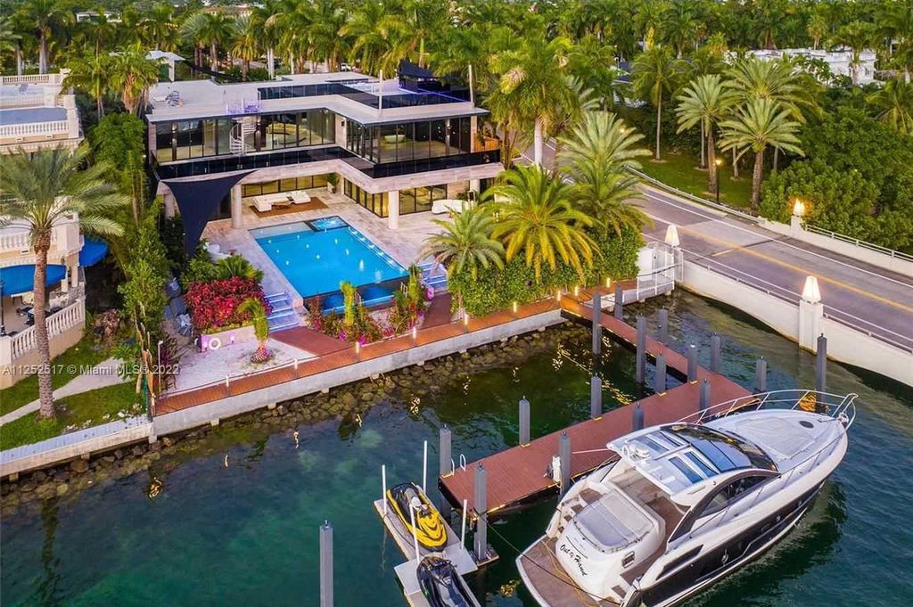 158 Palm Avenue, Miami Beach, Florida is a new construction masterpiece in one of the most coveted Miami Beach gated communities with 100' water frontage, stunning bay and skyline views.