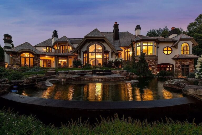 Exquisite Private Estate on Maxwell Bay with Unparalleled Craftsmanship in Wayzata, Minnesota