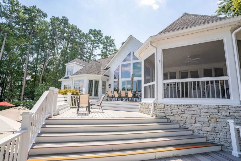 Come "Live The Dream" at This Lakefront Home in the Heart of Reynolds