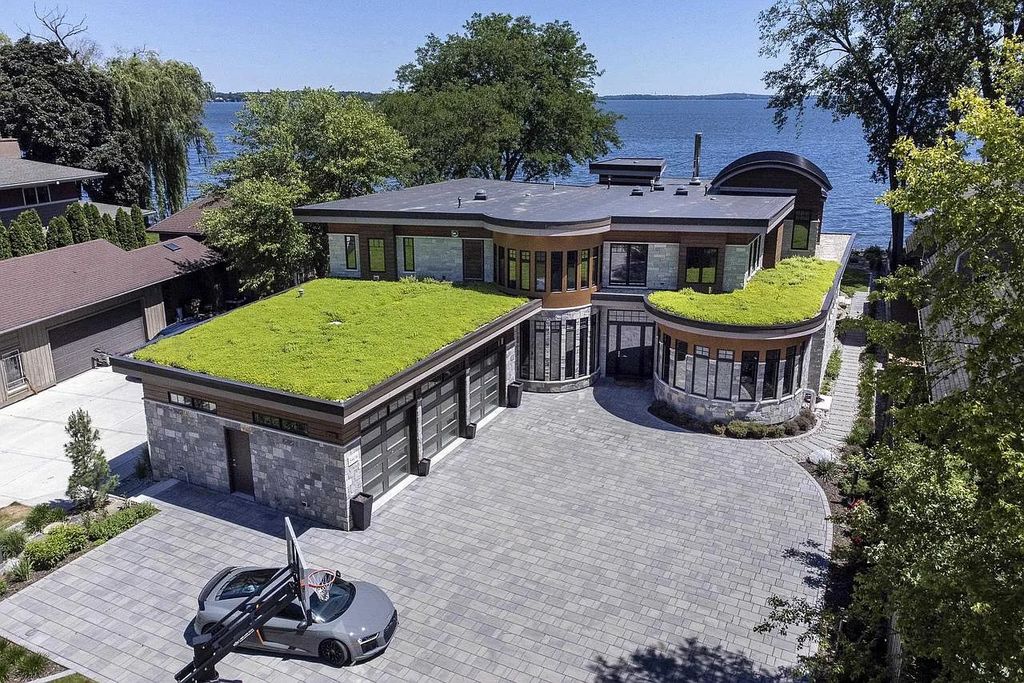 The Estate in Madison is a luxurious home ideal for entertaining now available for sale. This home located at 5404 Lake Mendota Dr, Madison, Wisconsin; offering 05 bedrooms and 06 bathrooms with 6,113 square feet of living spaces. 