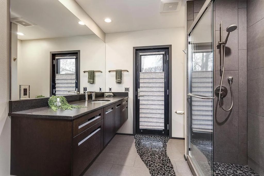 The Estate in Madison is a luxurious home ideal for entertaining now available for sale. This home located at 5404 Lake Mendota Dr, Madison, Wisconsin; offering 05 bedrooms and 06 bathrooms with 6,113 square feet of living spaces. 