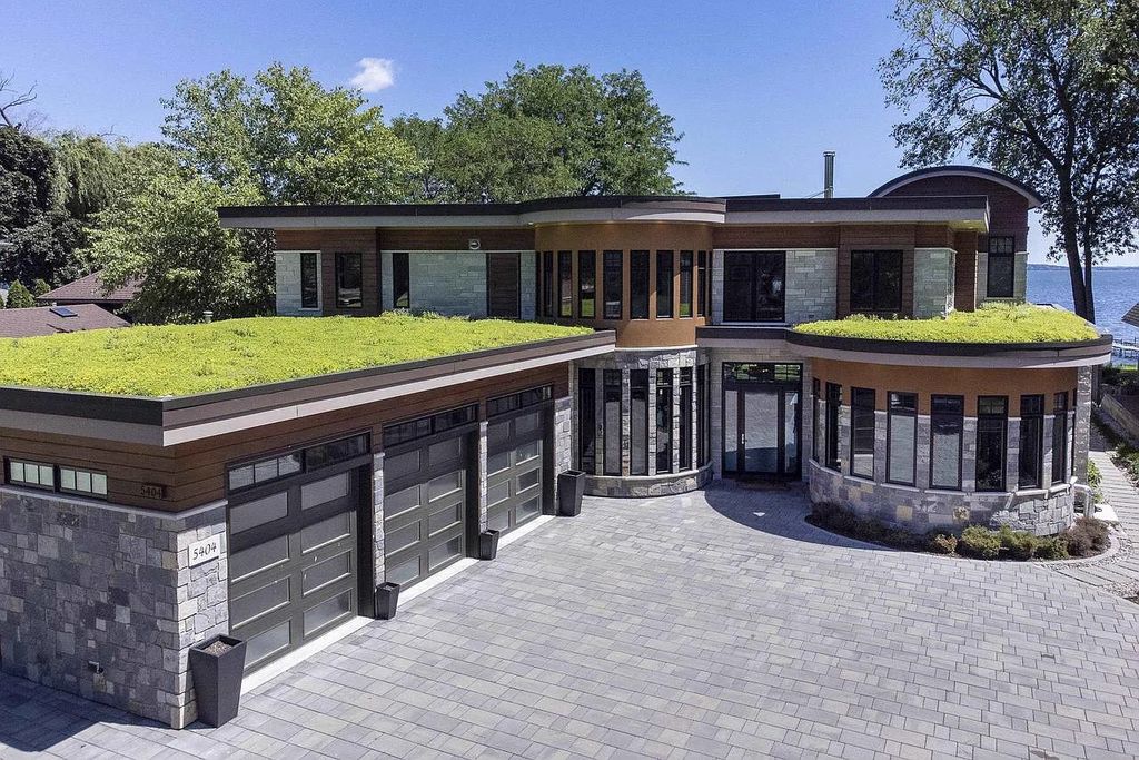 The Estate in Madison is a luxurious home ideal for entertaining now available for sale. This home located at 5404 Lake Mendota Dr, Madison, Wisconsin; offering 05 bedrooms and 06 bathrooms with 6,113 square feet of living spaces. 