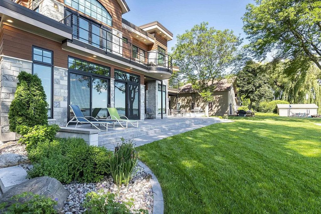 The Estate in Madison is a luxurious home ideal for entertaining now available for sale. This home located at 5404 Lake Mendota Dr, Madison, Wisconsin; offering 05 bedrooms and 06 bathrooms with 6,113 square feet of living spaces. 