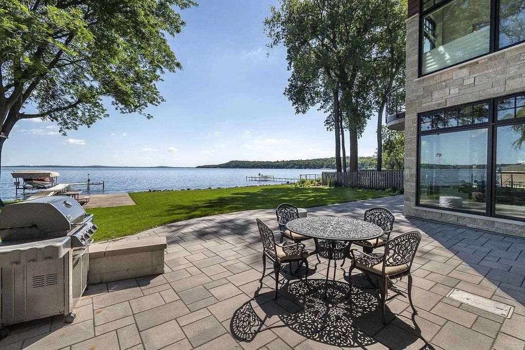 The Estate in Madison is a luxurious home ideal for entertaining now available for sale. This home located at 5404 Lake Mendota Dr, Madison, Wisconsin; offering 05 bedrooms and 06 bathrooms with 6,113 square feet of living spaces. 