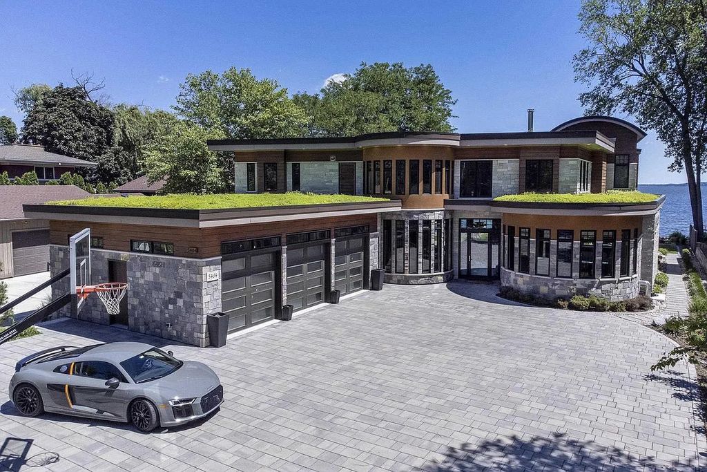 The Estate in Madison is a luxurious home ideal for entertaining now available for sale. This home located at 5404 Lake Mendota Dr, Madison, Wisconsin; offering 05 bedrooms and 06 bathrooms with 6,113 square feet of living spaces. 