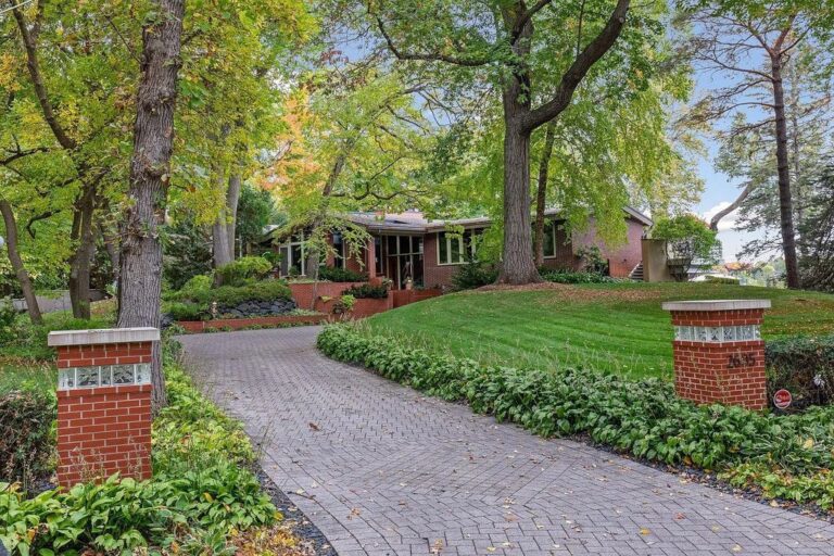 Enjoy Stunning Lake Views in This 4.1M Midcentury Modern House in