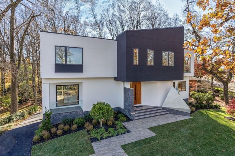 Every Inch of This $3,299,900 Modern Masterpiece in Arlington, VA Has Been Executed By Core Build with Not a Single Detail Overlooked