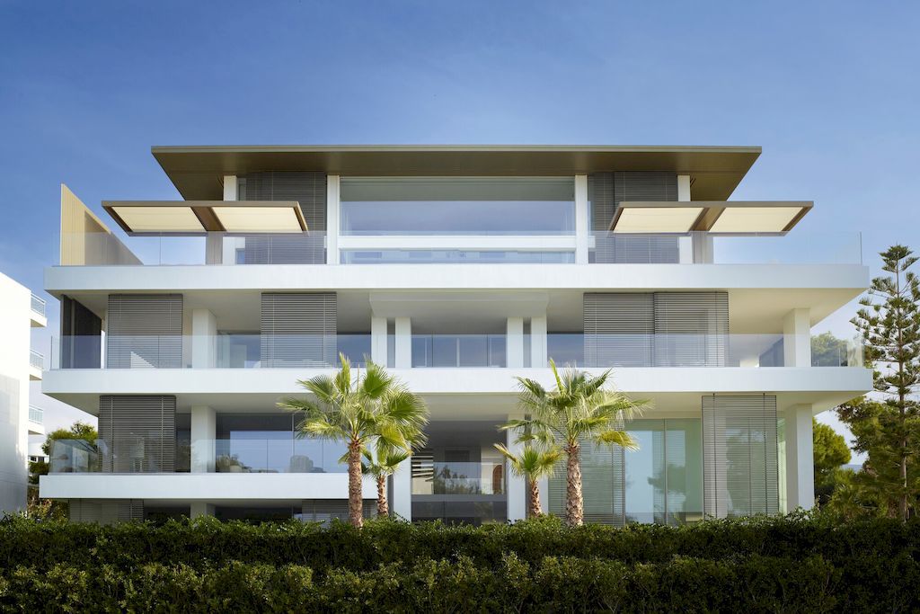 Glyfada Residence, versatile home with stunning outside views by SAOTA