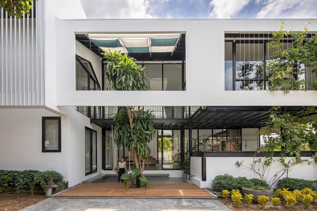 Hillside House, Stunning House with Breathtaking views by Cote Architects