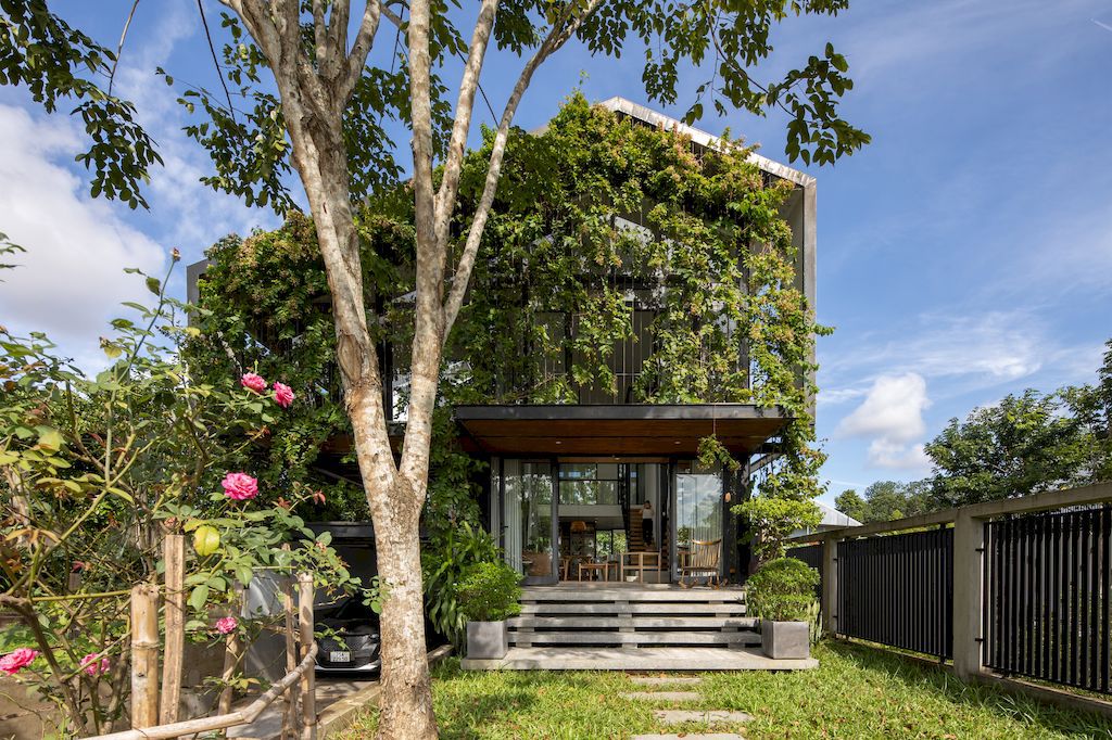 Hillside House, Stunning House with Breathtaking views by Cote Architects