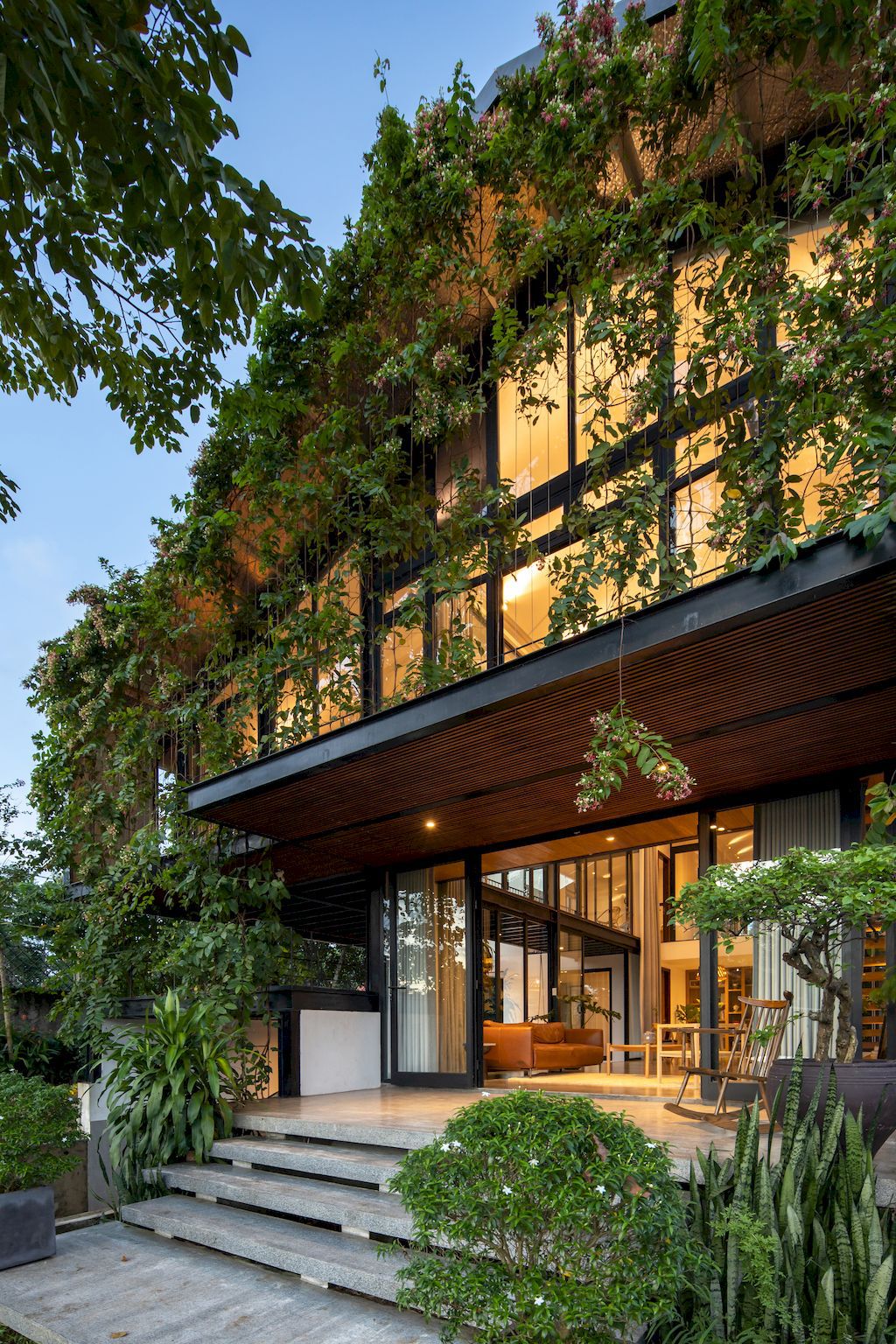 Hillside House, Stunning House with Breathtaking views by Cote Architects