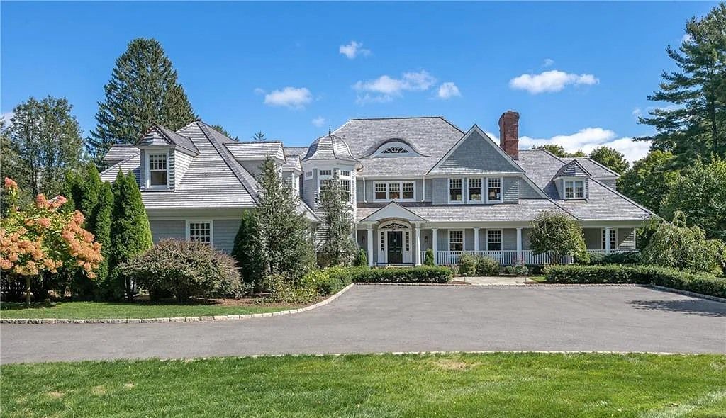 The Estate in New Canaan is a luxurious home offering rich amenity, stunning architecture on a spacious, flat, fully fenced manicured lot now available for sale. This home located at 1135 Smith Ridge Rd, New Canaan, Connecticut; offering 06 bedrooms and 09 bathrooms with 8,197 square feet of living spaces.