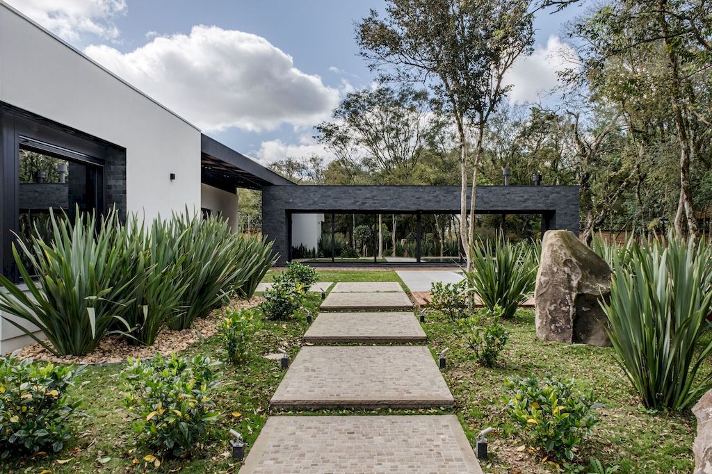 JPP House, Reconciles Architecture and Nature by Zanesco Arquitetura